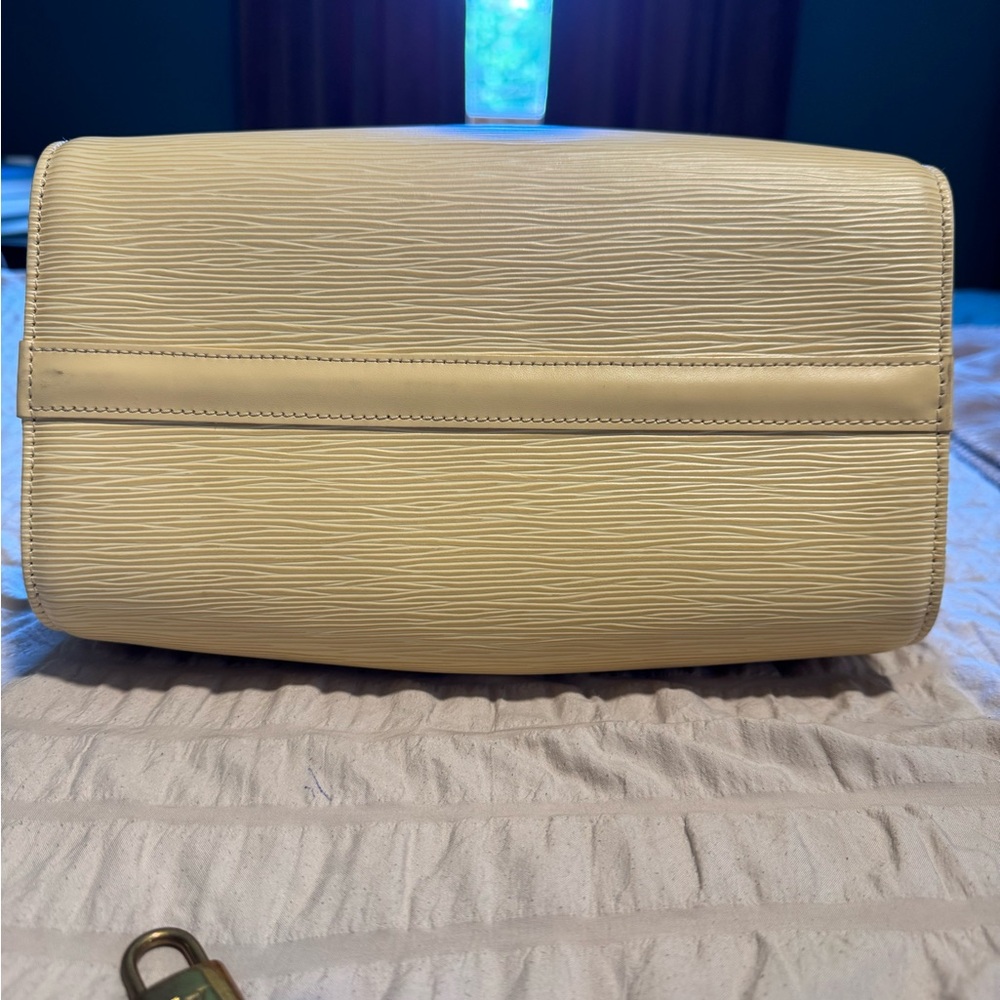 LOUIS VUITTON CLASSIC SPEEDY 25 EPI LEATHER HANDBAG - Picture 6 of 16